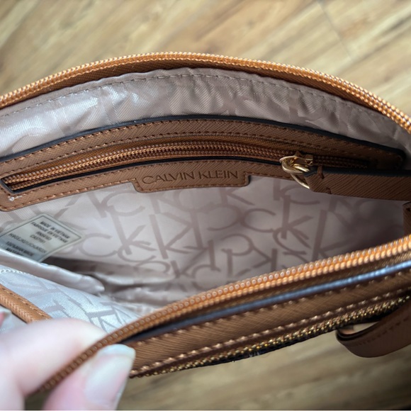 Calvin Klein Crossbody Logo Bag - Picture 2 of 2